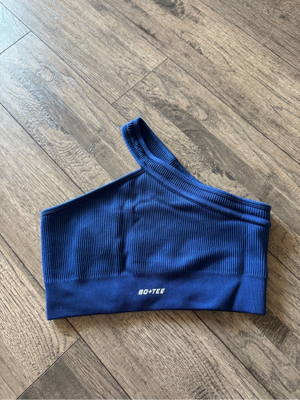 BO+TEE One-Shoulder Ribbed Crop Top in Navy Blue